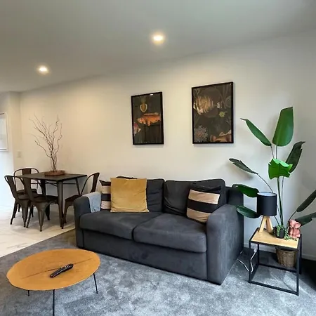 Cbd Apartment 5 - 2 Bed 2 Bath